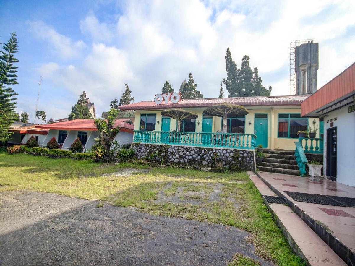 Oyo 2322 Dien Karona Hotel Berastagi Exterior foto