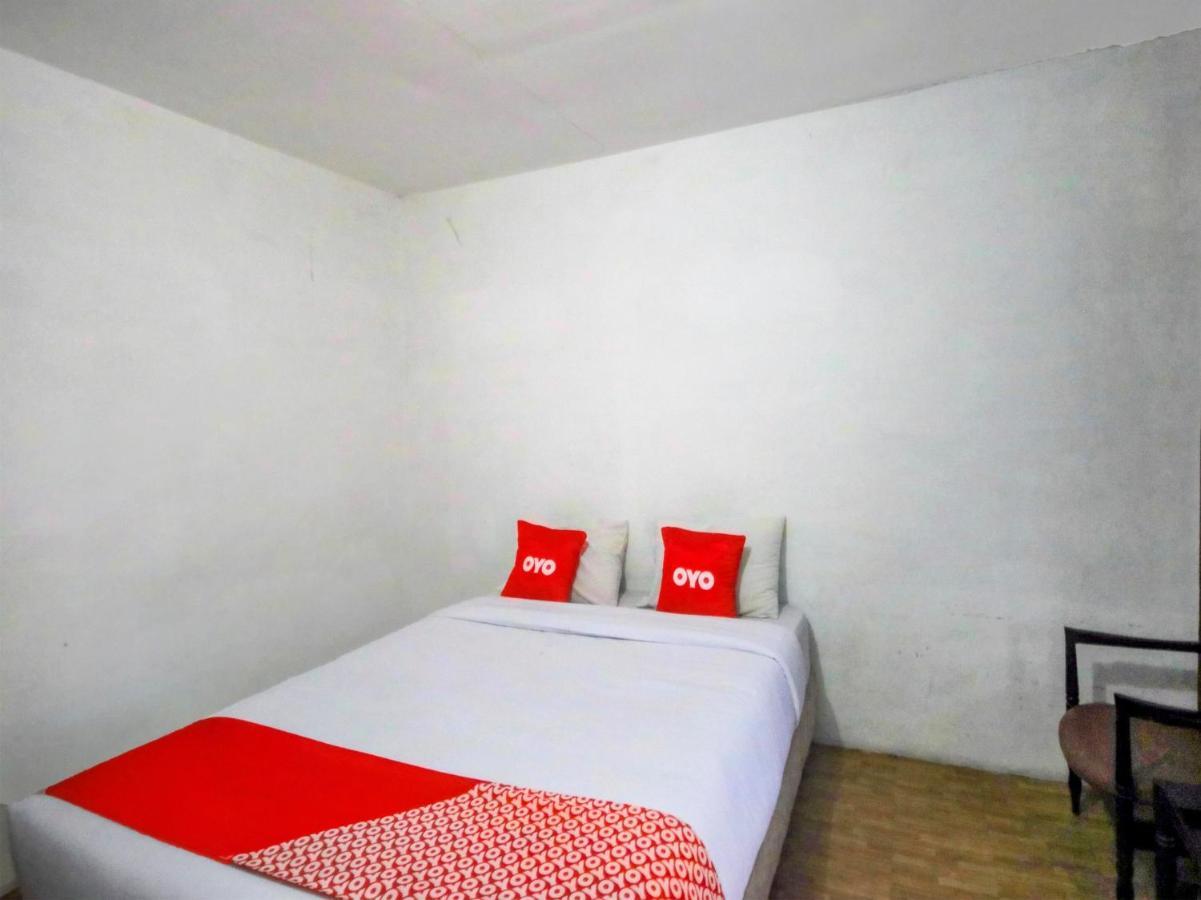 Oyo 2322 Dien Karona Hotel Berastagi Exterior foto