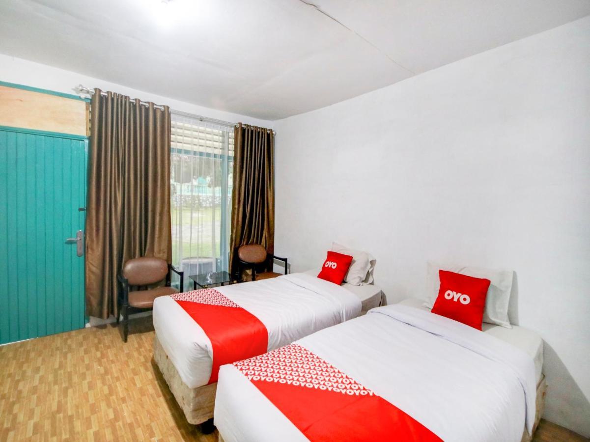 Oyo 2322 Dien Karona Hotel Berastagi Exterior foto