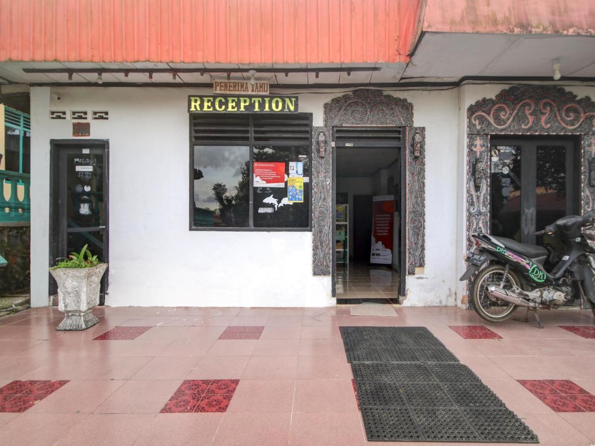 Oyo 2322 Dien Karona Hotel Berastagi Exterior foto